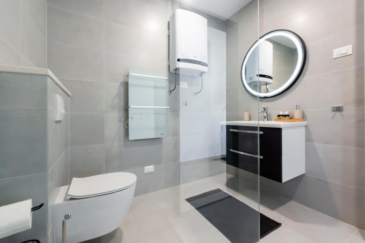 Luxury Residence Levante Ровин Екстериор снимка