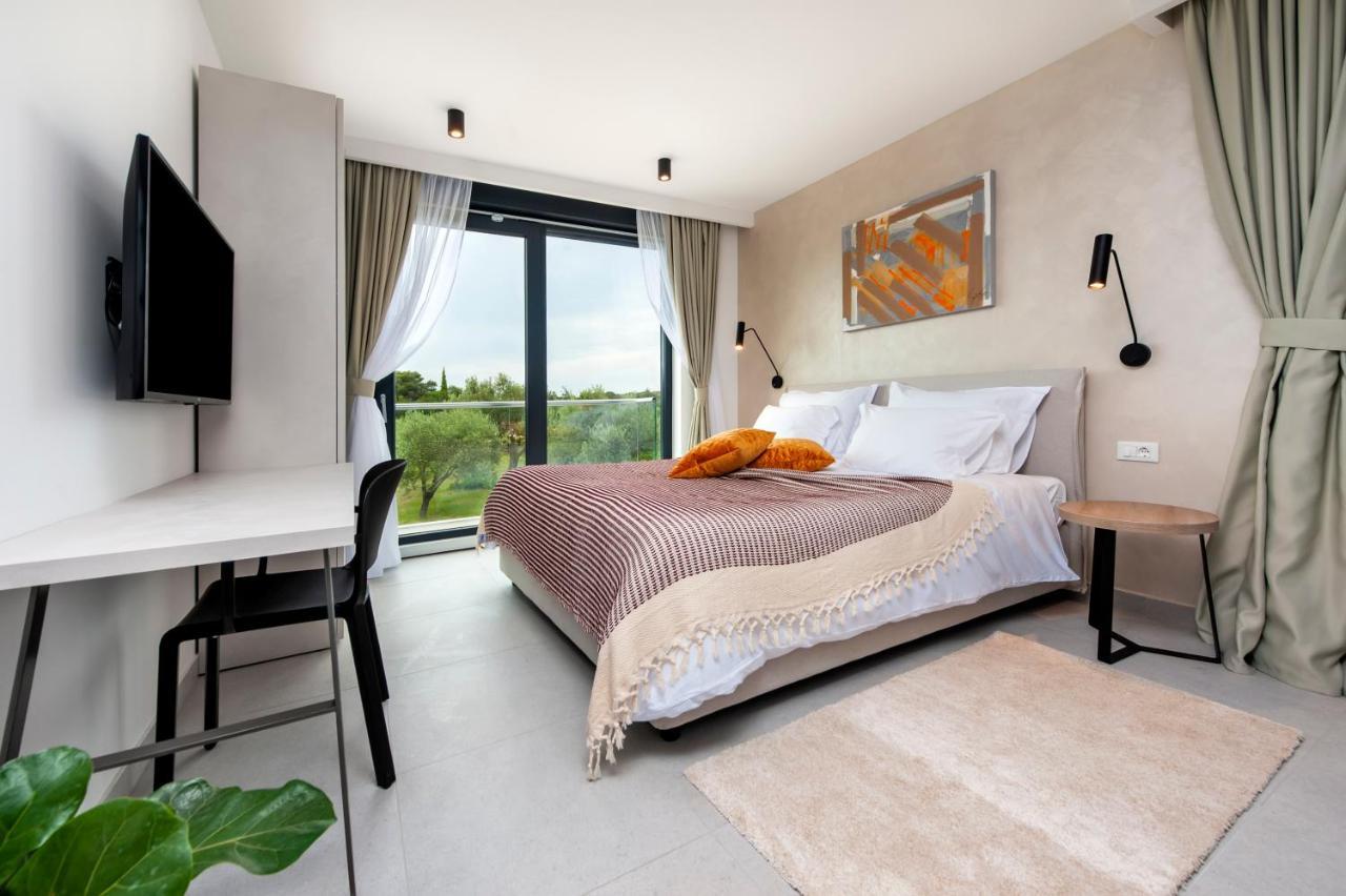 Luxury Residence Levante Ровин Екстериор снимка