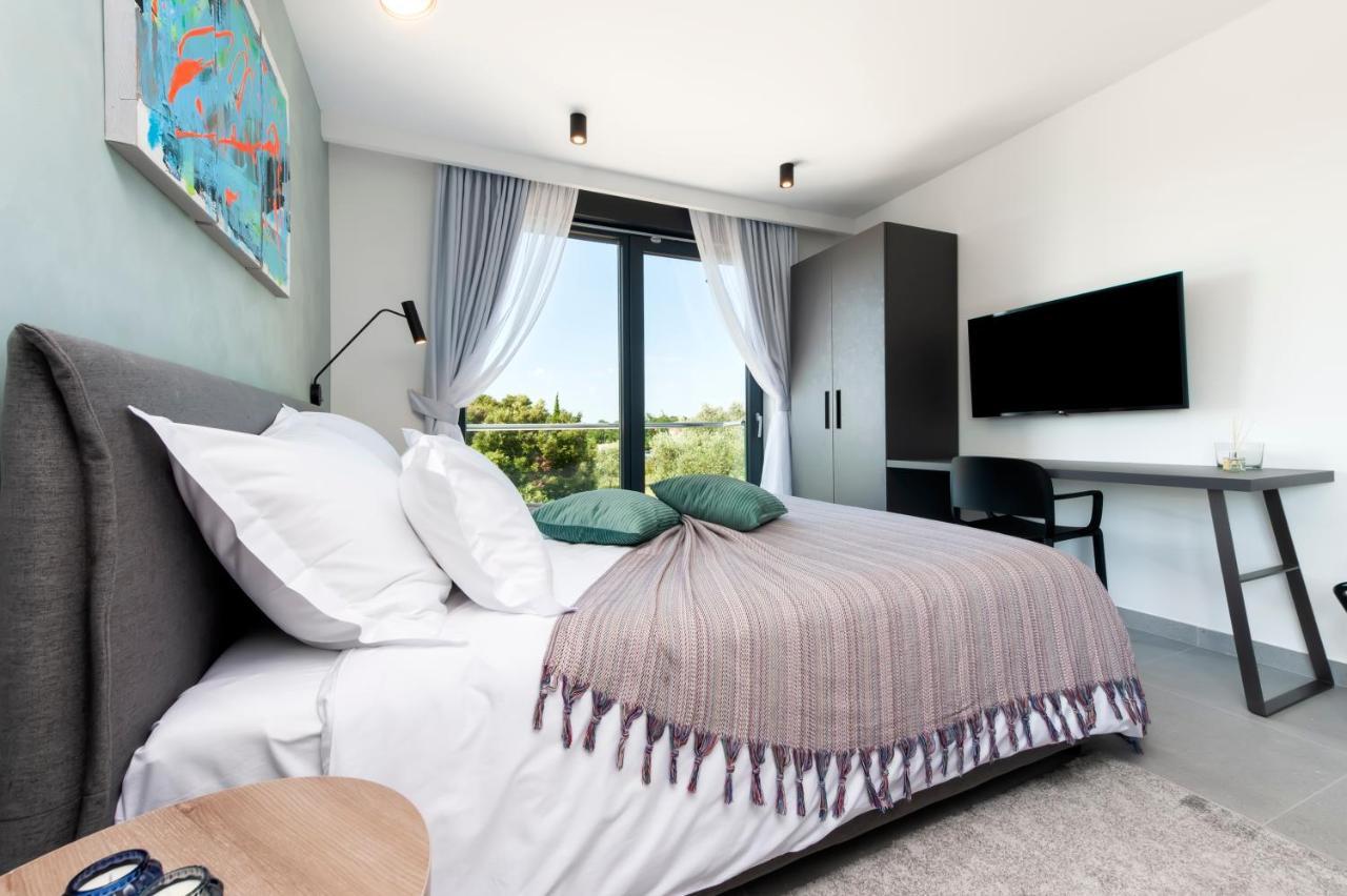 Luxury Residence Levante Ровин Екстериор снимка