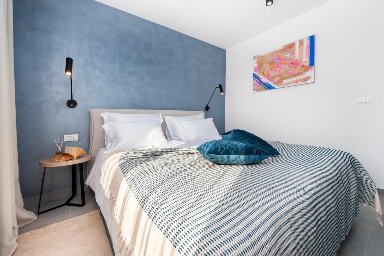 Luxury Residence Levante Ровин Екстериор снимка