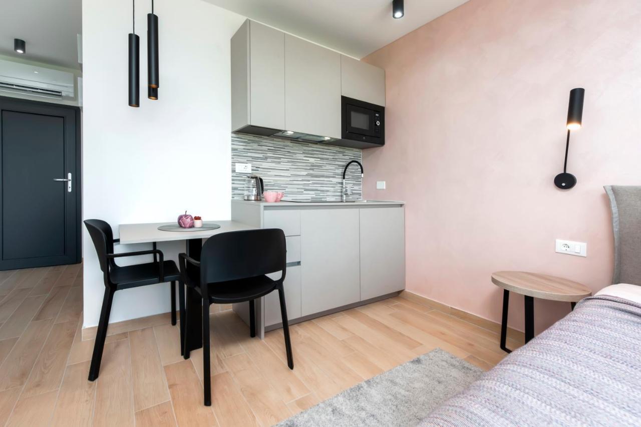 Luxury Residence Levante Ровин Екстериор снимка