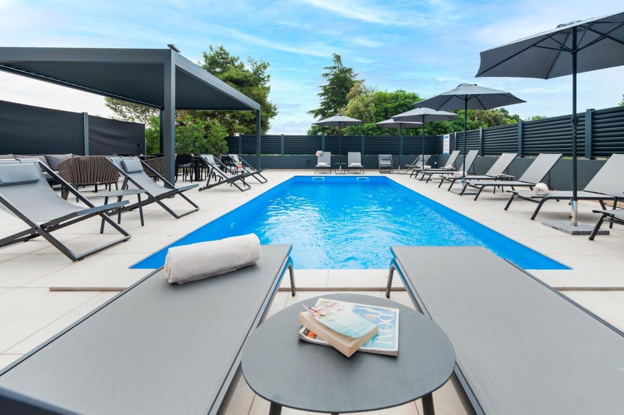 Luxury Residence Levante Ровин Екстериор снимка