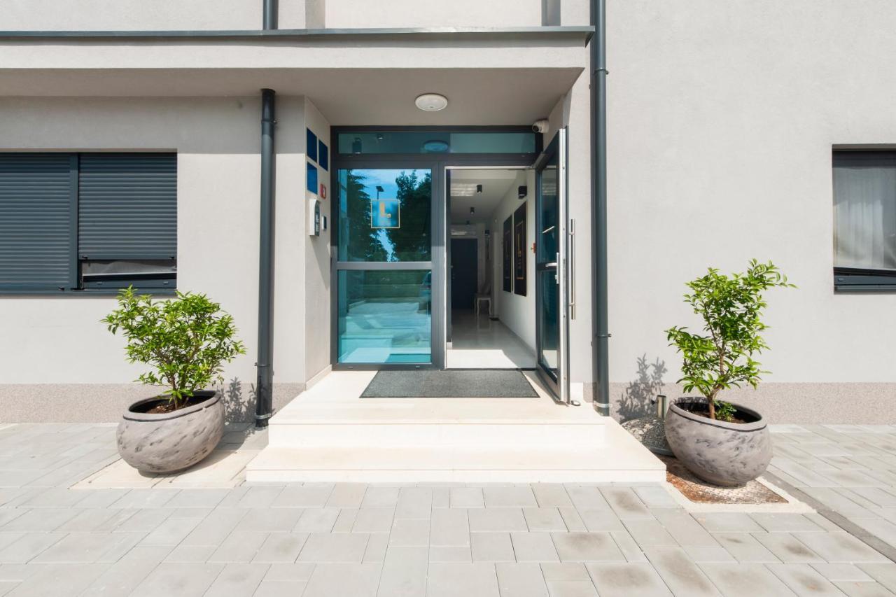 Luxury Residence Levante Ровин Екстериор снимка