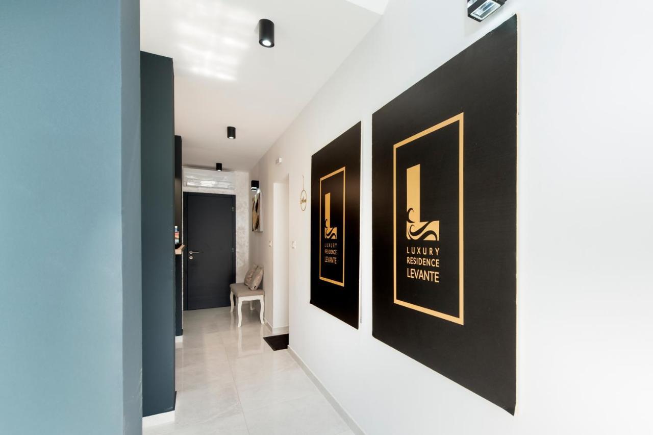 Luxury Residence Levante Ровин Екстериор снимка