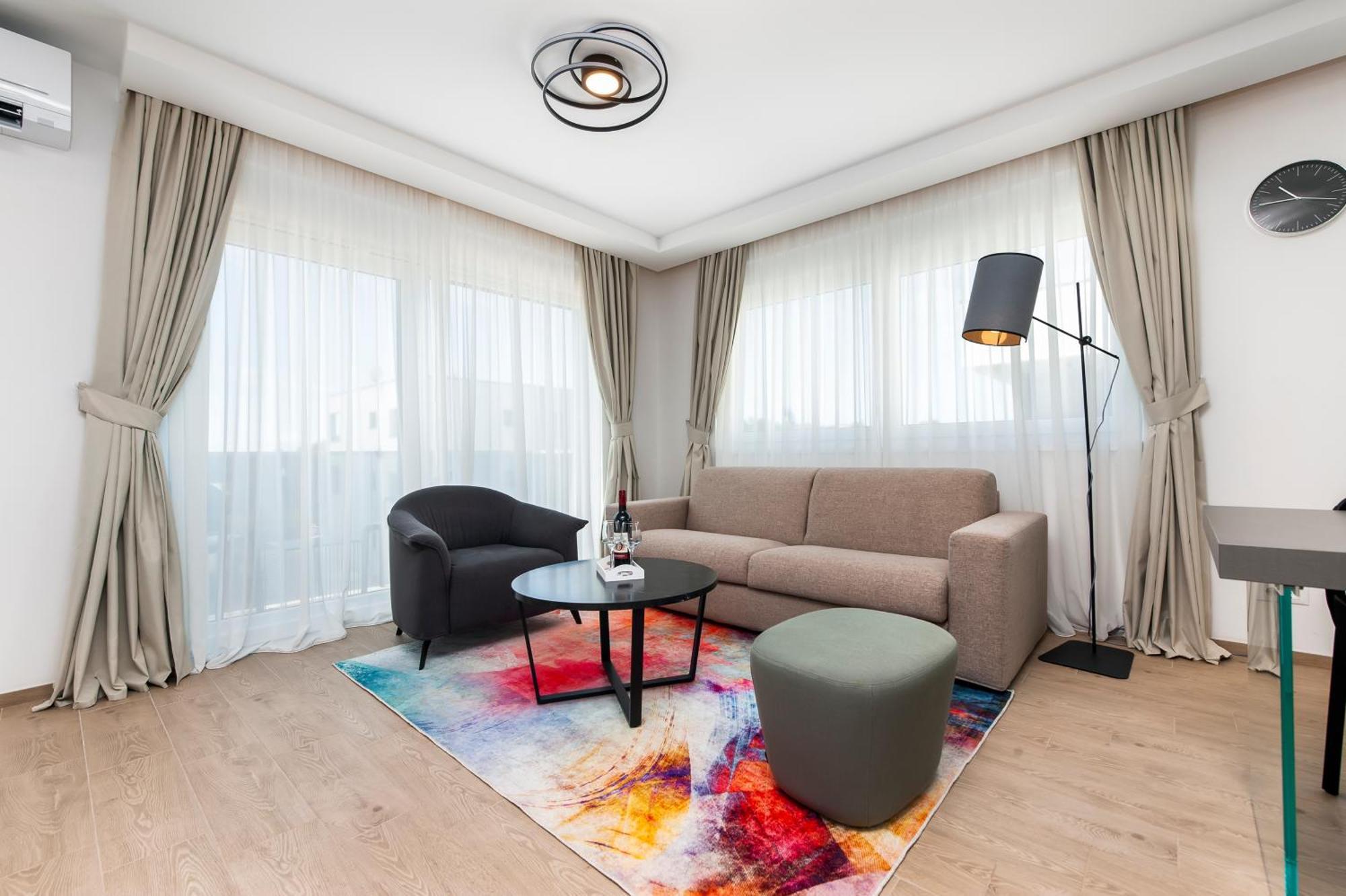 Luxury Residence Levante Ровин Екстериор снимка
