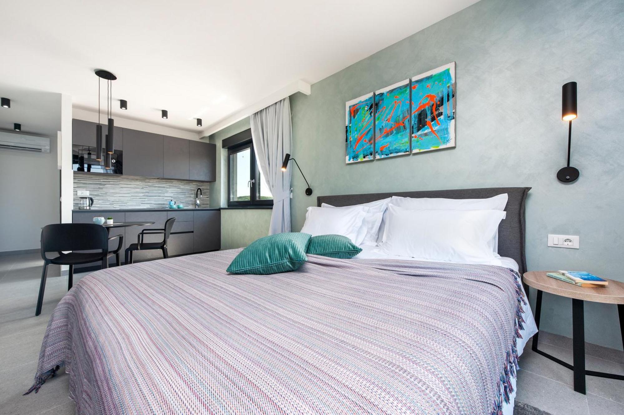 Luxury Residence Levante Ровин Екстериор снимка